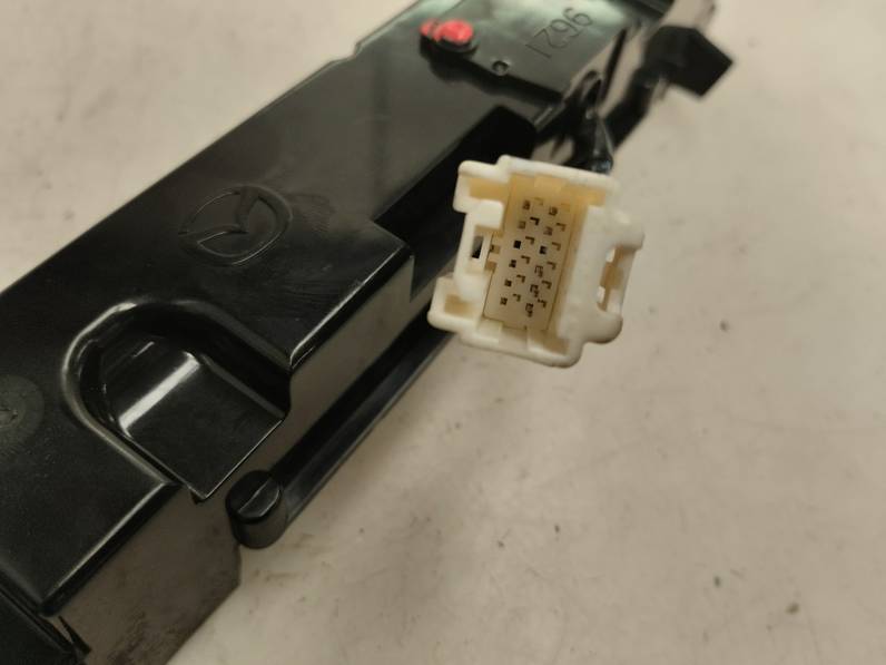 PANTALLA MULTIFUNCION MAZDA 3 BERLINA 2007 1.6 CD D (109 CV)