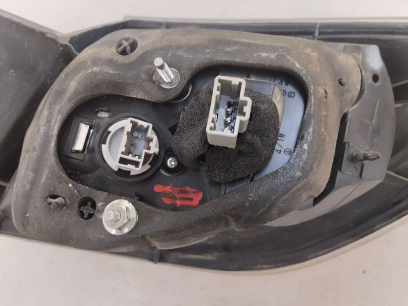 PILOTO TRASERO IZQUIERDO MAZDA 3 BERLINA 2007 1.6 CD D (109 CV)