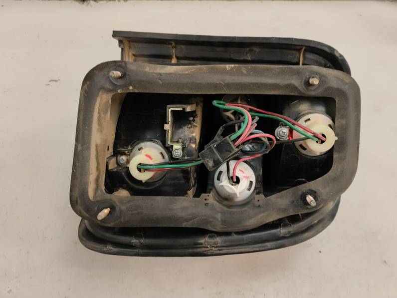 PILOTO TRASERO IZQUIERDO KIA SPORTAGE 2001 2.0 TURBODIESEL (83 CV)