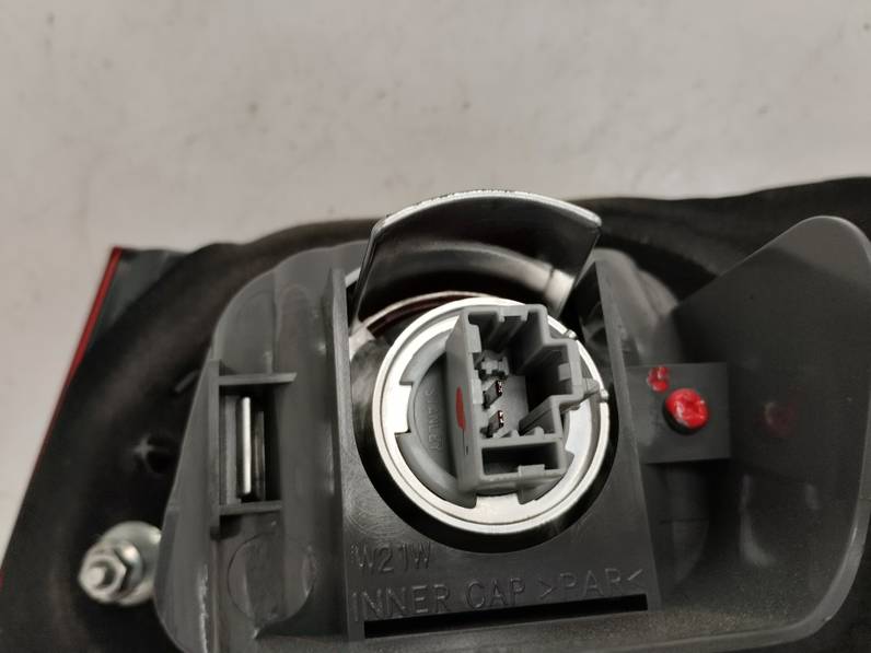 PILOTO TRASERO IZQUIERDO HONDA ACCORD BERLINA 2011 2.0 (156 CV)