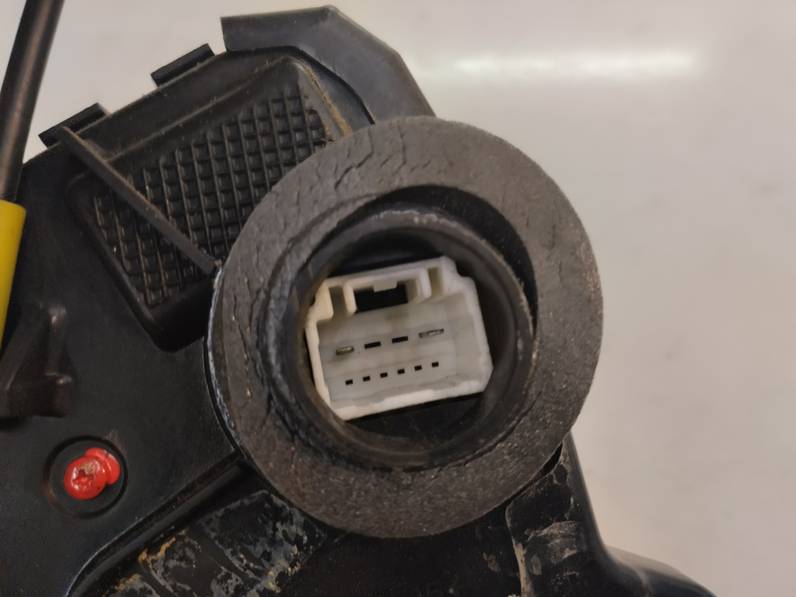 CERRADURA PUERTA DELANTERA DERECHA TOYOTA COROLLA VERSO 2006 2.2 TURBODIESEL (136 CV)