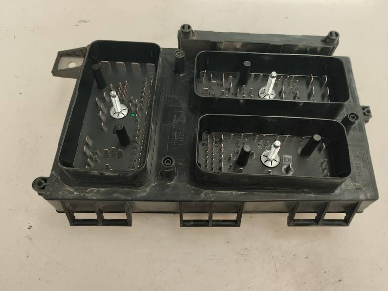 CAJA RELES FUSIBLES OPEL ASTRA GTC 2006 1.7 16V CDTI (101 CV)