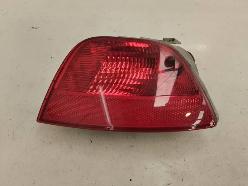 PILOTO TRASERO IZQUIERDO FORD FOCUS BERLINA 2006 1.6 16V (101 CV)