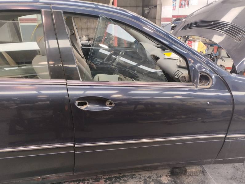 PUERTA DELANTERA DERECHA MERCEDES CLASE C BERLINA 2007 1.8 (143 CV)