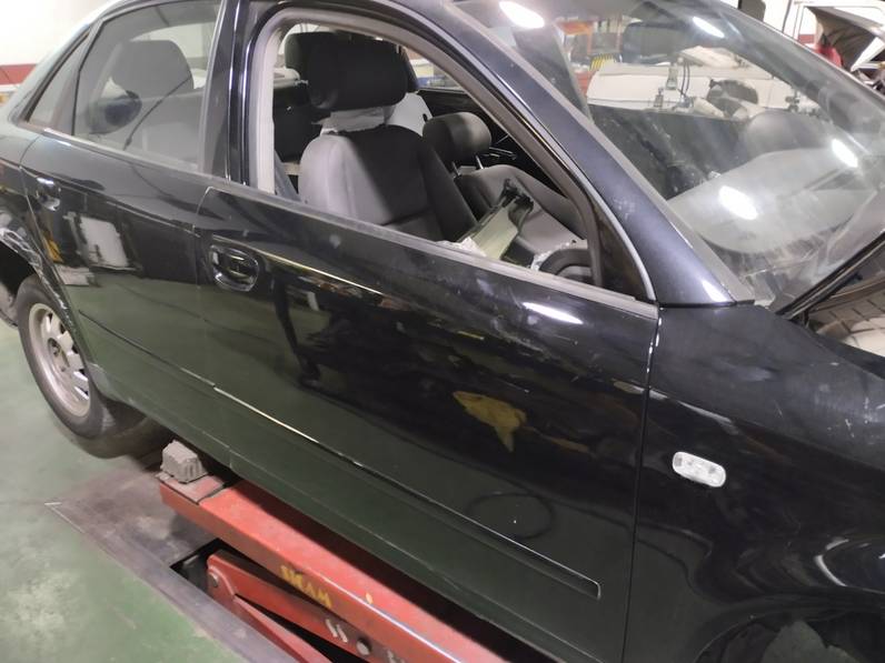 PUERTA DELANTERA DERECHA AUDI A4 BERLINA 2002 1.9 TDI (131 CV)