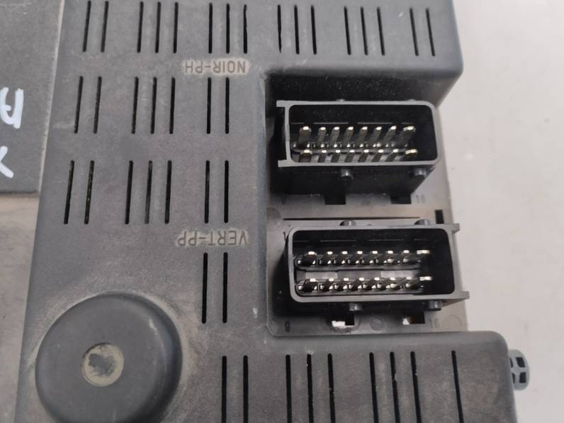 CAJA RELES FUSIBLES CITROEN XSARA BERLINA 2001 1.9 D (69 CV)