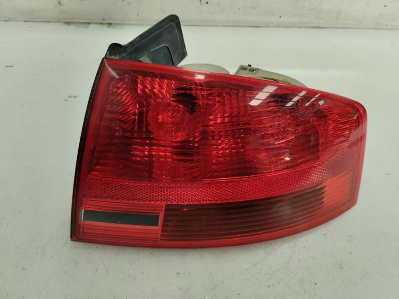 PILOTO TRASERO DERECHO AUDI A4 BERLINA 2006 2.0 TDI (140 CV)