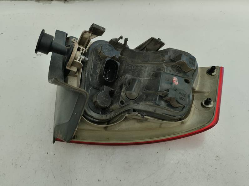 PILOTO TRASERO DERECHO AUDI A4 BERLINA 2006 2.0 TDI (140 CV)