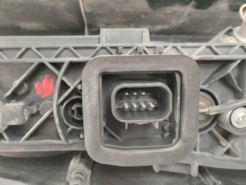 PILOTO TRASERO DERECHO OPEL COMBO D 2016 1.3 16V CDTI (90 CV)