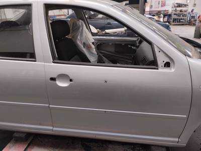 PUERTA DELANTERA DERECHA VOLKSWAGEN BORA BERLINA 2003 1.6 16V (105 CV)