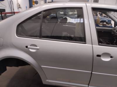 PUERTA TRASERA DERECHA VOLKSWAGEN BORA BERLINA 2003 1.6 16V (105 CV)