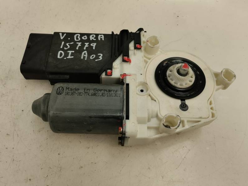 MOTOR ELEVALUNAS DELANTERO IZQUIERDO VOLKSWAGEN BORA BERLINA 2003 1.6 16V (105 CV)