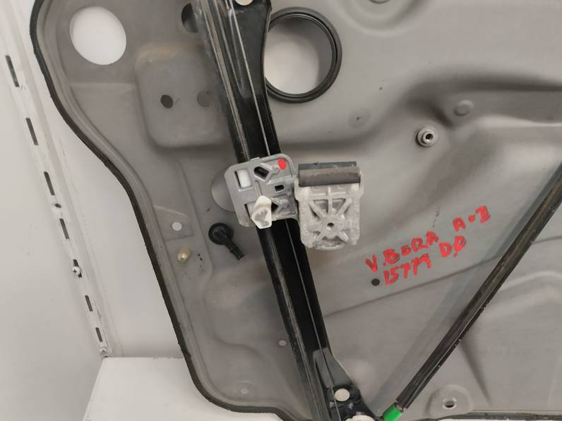 ELEVALUNAS DELANTERO DERECHO VOLKSWAGEN BORA BERLINA 2003 1.6 16V (105 CV)