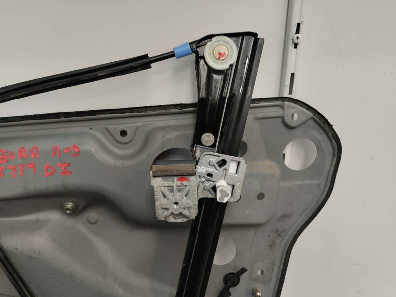 ELEVALUNAS DELANTERO IZQUIERDO VOLKSWAGEN BORA BERLINA 2003 1.6 16V (105 CV)