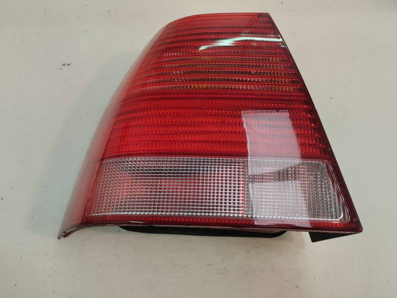 PILOTO TRASERO IZQUIERDO VOLKSWAGEN BORA BERLINA 2003 1.6 16V (105 CV)