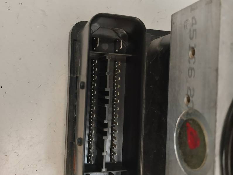 ABS VOLKSWAGEN BORA BERLINA 2003 1.6 16V (105 CV)