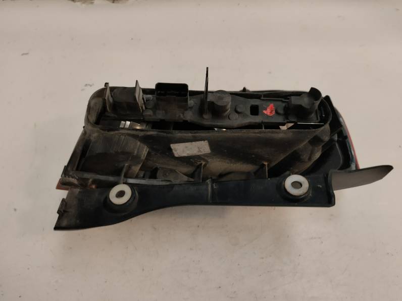 PILOTO TRASERO DERECHO NISSAN MICRA 2003 1.2 (80 CV)