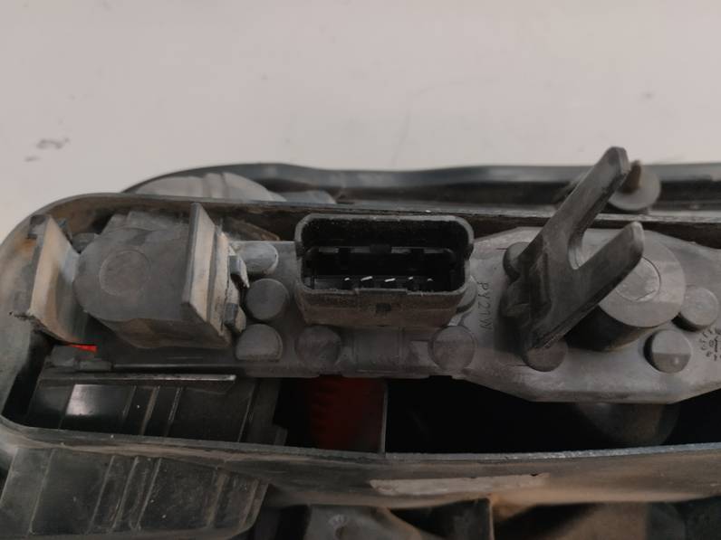 PILOTO TRASERO DERECHO NISSAN MICRA 2003 1.2 (80 CV)