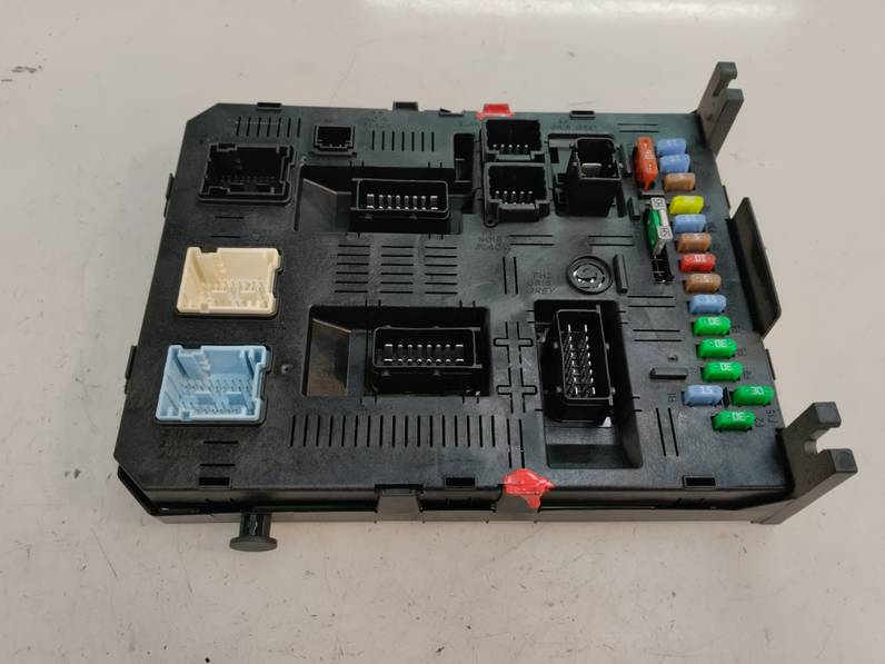 CAJA RELES FUSIBLES CITROEN C4 COUPE 2006 1.6 16V (109 CV)