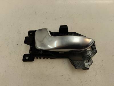 MANETA INTERIOR TRASERA IZQUIERDA KIA CARENS 2015 1.7 CRDI (116 CV)