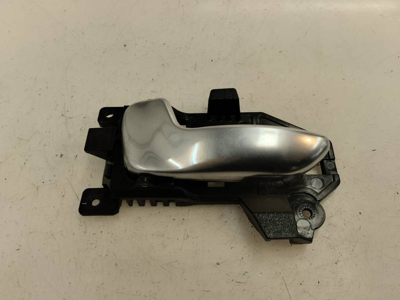 MANETA INTERIOR TRASERA IZQUIERDA KIA CARENS 2015 1.7 CRDI (116 CV)