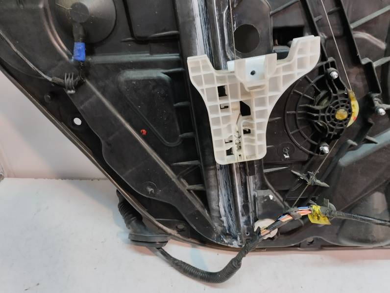 ELEVALUNAS TRASERO DERECHO KIA CARENS 2015 1.7 CRDI (116 CV)