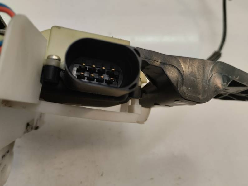 CERRADURA PUERTA DELANTERA IZQUIERDA VOLKSWAGEN PASSAT BERLINA 2004 1.9 TDI (131 CV)