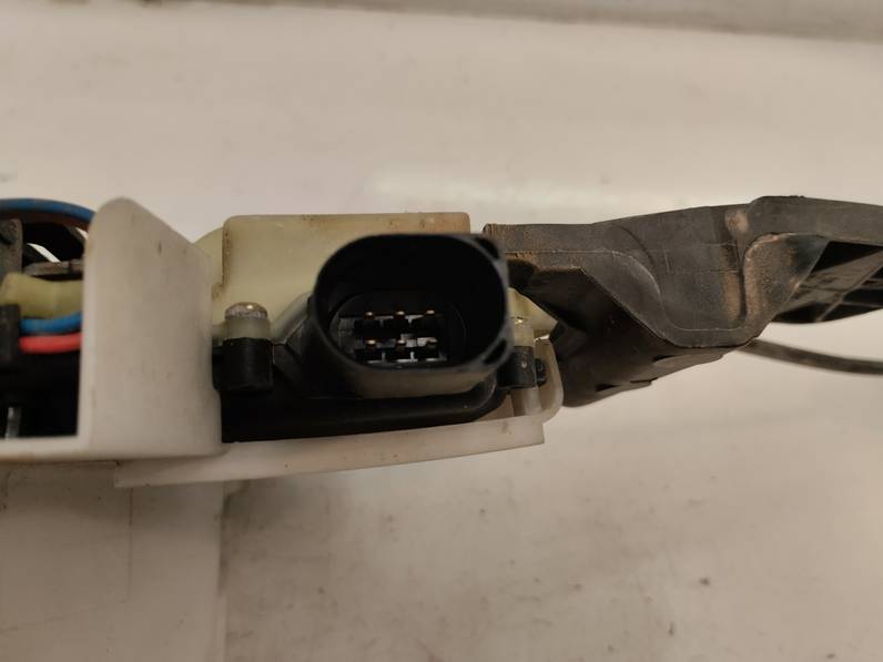 CERRADURA PUERTA TRASERA IZQUIERDA VOLKSWAGEN PASSAT BERLINA 2004 1.9 TDI (131 CV)