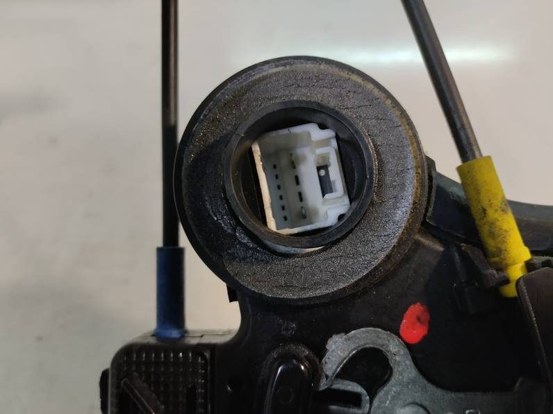 CERRADURA PUERTA TRASERA DERECHA TOYOTA COROLLA VERSO 2007 2.2 TURBODIESEL (136 CV)