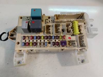CAJA RELES FUSIBLES TOYOTA COROLLA VERSO 2007 2.2 TURBODIESEL (136 CV)