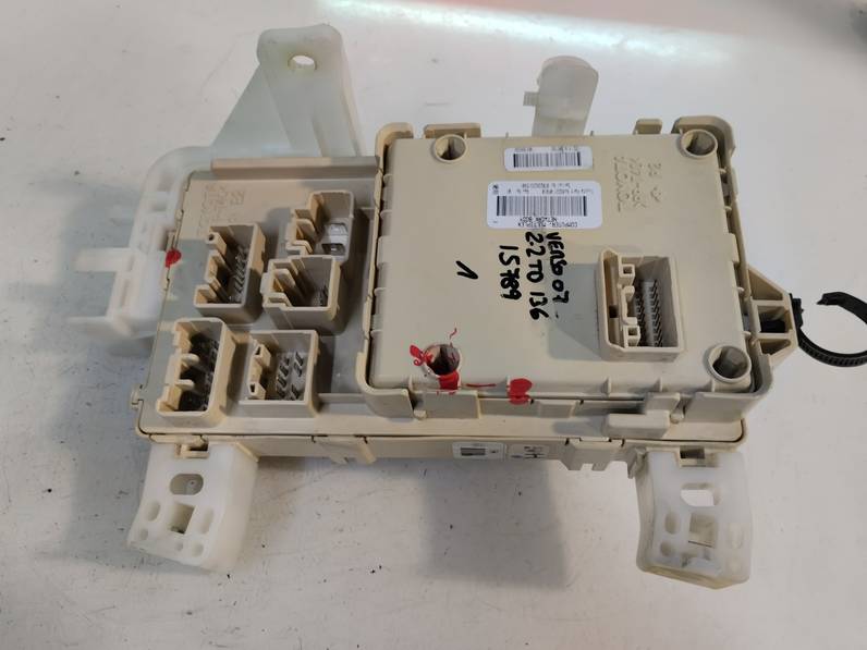 CAJA RELES FUSIBLES TOYOTA COROLLA VERSO 2007 2.2 TURBODIESEL (136 CV)
