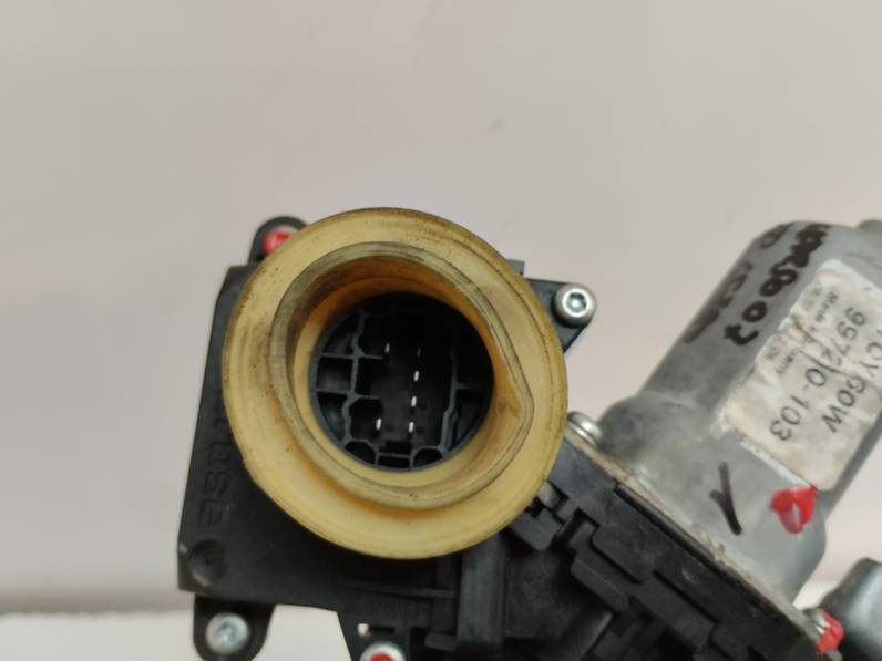 ELEVALUNAS TRASERO DERECHO TOYOTA COROLLA VERSO 2007 2.2 TURBODIESEL (136 CV)