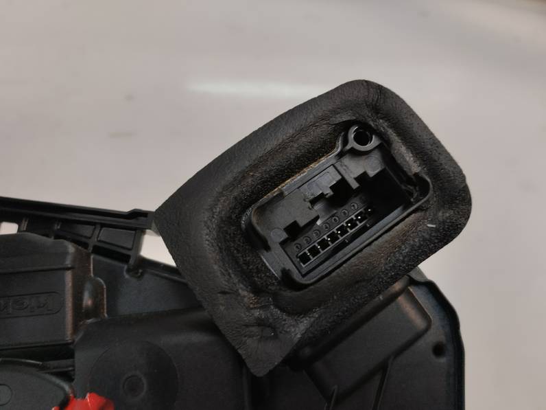 CERRADURA PUERTA TRASERA DERECHA SKODA RAPID 2014 1.2 8V TSI (86 CV)