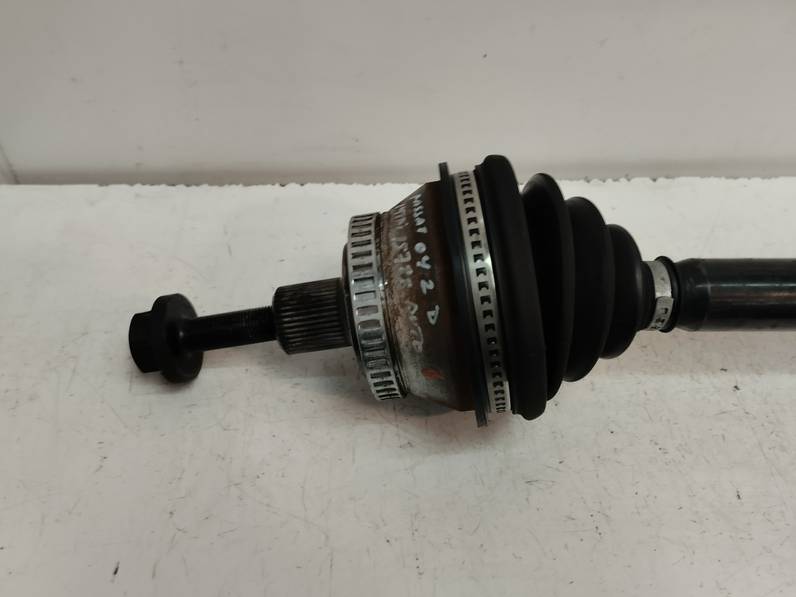 TRANSMISION DELANTERA DERECHA VOLKSWAGEN PASSAT BERLINA 2004 1.9 TDI (131 CV)