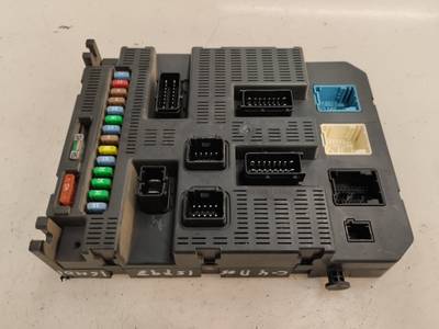 CAJA RELES FUSIBLES CITROEN C4 BERLINA 2005 1.6 16V HDI (90 CV)