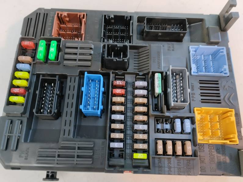 CAJA RELES FUSIBLES CITROEN C4 PICASSO 2018 1.2 12V E-THP / PURETECH (131 CV)
