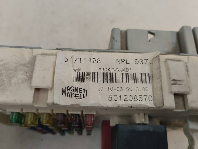 CAJA RELES FUSIBLES ALFA ROMEO 147 2004 1.9 JTD (116 CV)