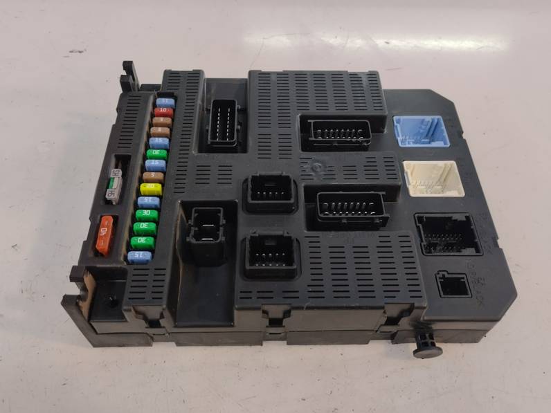 CAJA RELES FUSIBLES PEUGEOT 207 2006 1.4 16V (88 CV)