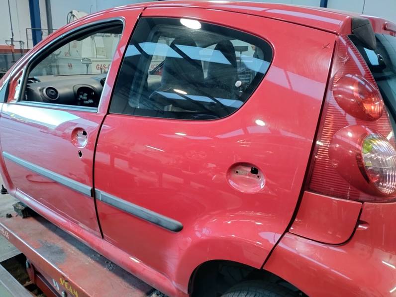 PUERTA TRASERA IZQUIERDA PEUGEOT 107 2010 1.0 (68 CV)