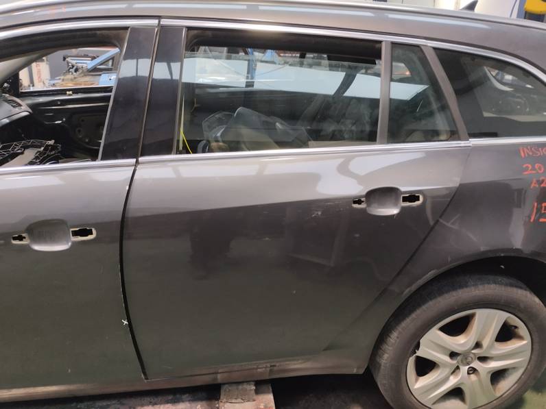 PUERTA TRASERA IZQUIERDA OPEL INSIGNIA SPORTS TOURER 2009 2.0 CDTI (131 CV)