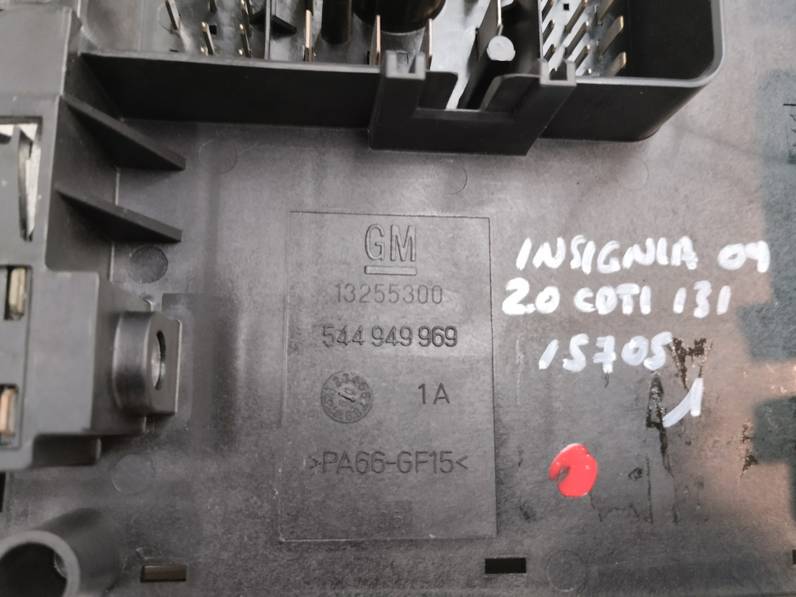 CAJA RELES FUSIBLES OPEL INSIGNIA SPORTS TOURER 2009 2.0 CDTI (131 CV)