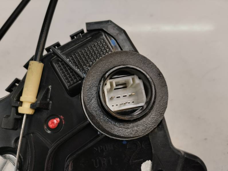 CERRADURA PUERTA DELANTERA DERECHA TOYOTA VERSO 2010 2.0 D-4D (126 CV)