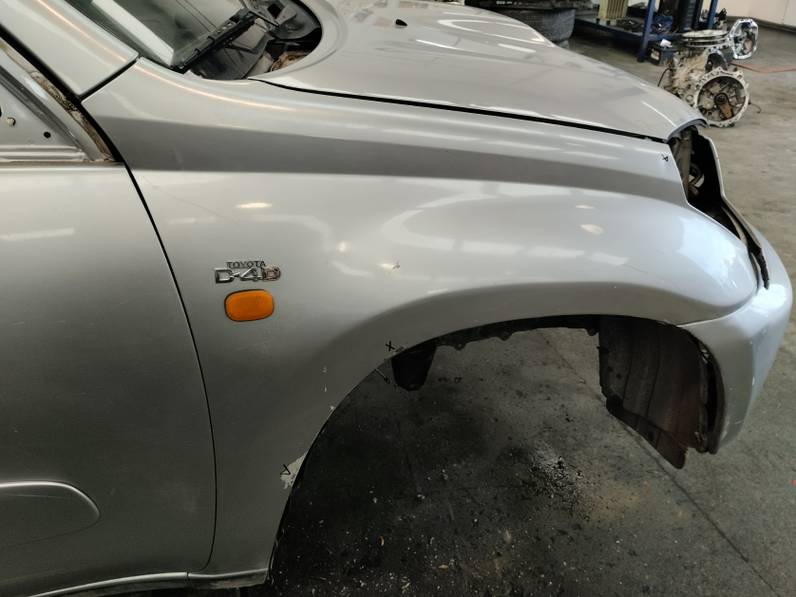 ALETA DELANTERA DERECHA TOYOTA RAV 4 2002 2.0 TURBODIESEL (116 CV)