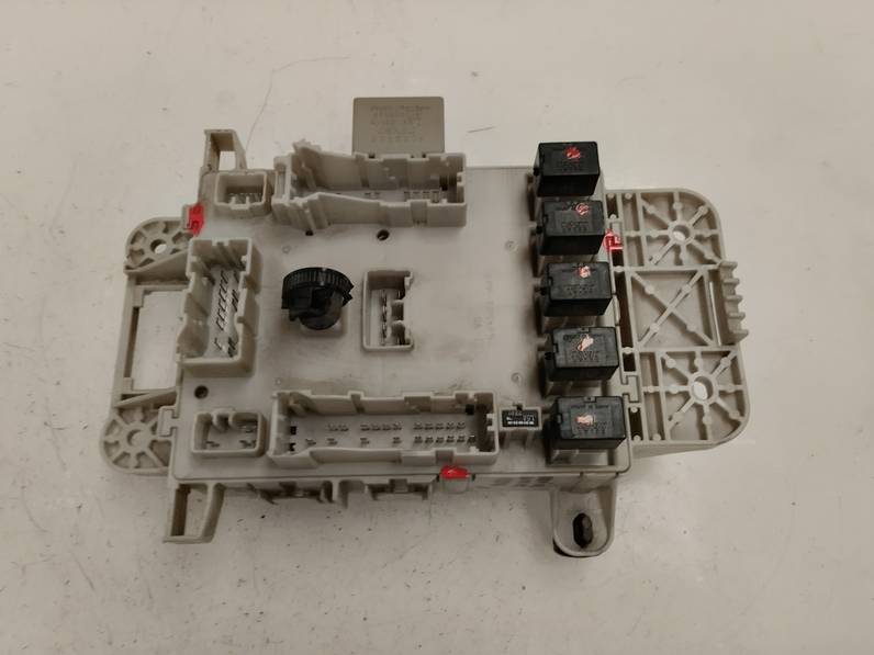 CAJA RELES FUSIBLES TOYOTA RAV 4 2002 2.0 TURBODIESEL (116 CV)