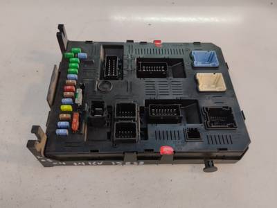 CAJA RELES FUSIBLES CITROEN C4 BERLINA 2005 1.4 16V (88 CV)