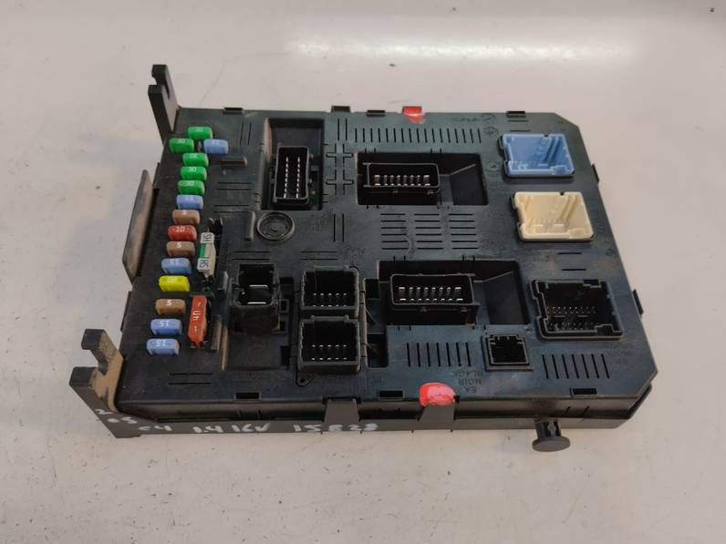 CAJA RELES FUSIBLES CITROEN C4 BERLINA 2005 1.4 16V (88 CV)