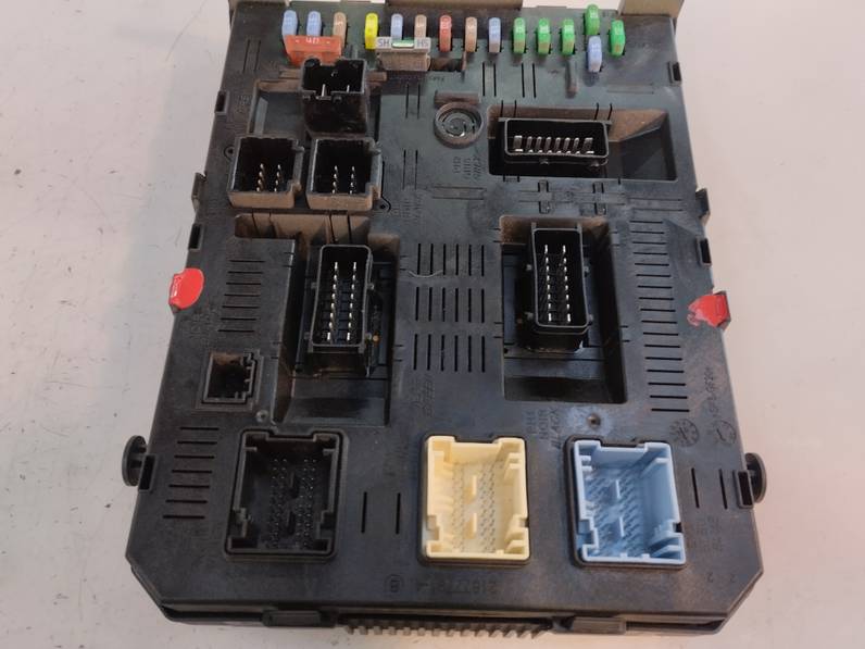 CAJA RELES FUSIBLES CITROEN C4 BERLINA 2005 1.4 16V (88 CV)