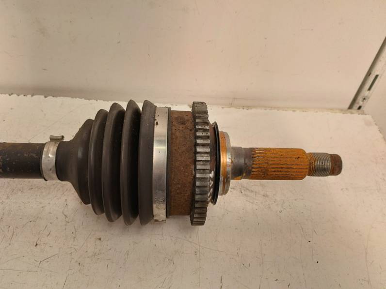 TRANSMISION DELANTERA IZQUIERDA KIA CARNIVAL II 2005 2.5 V6 (150 CV)