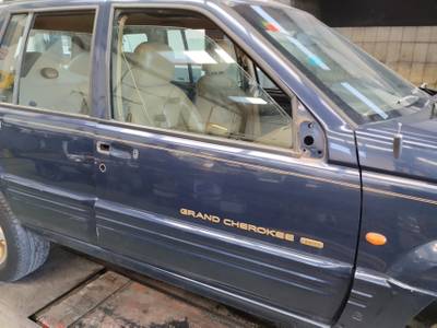 PUERTA DELANTERA DERECHA CHRYSLER JEEP GR CHEROKEE 1997 4.0 (177 CV)