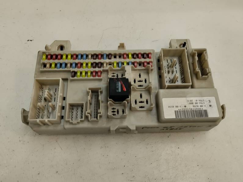 CAJA RELES FUSIBLES FORD FOCUS BERLINA 2005 1.6 TDCI (109 CV)